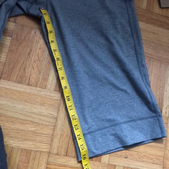 Lululemon light grey long shorts size 10 - Picture 8 of 9